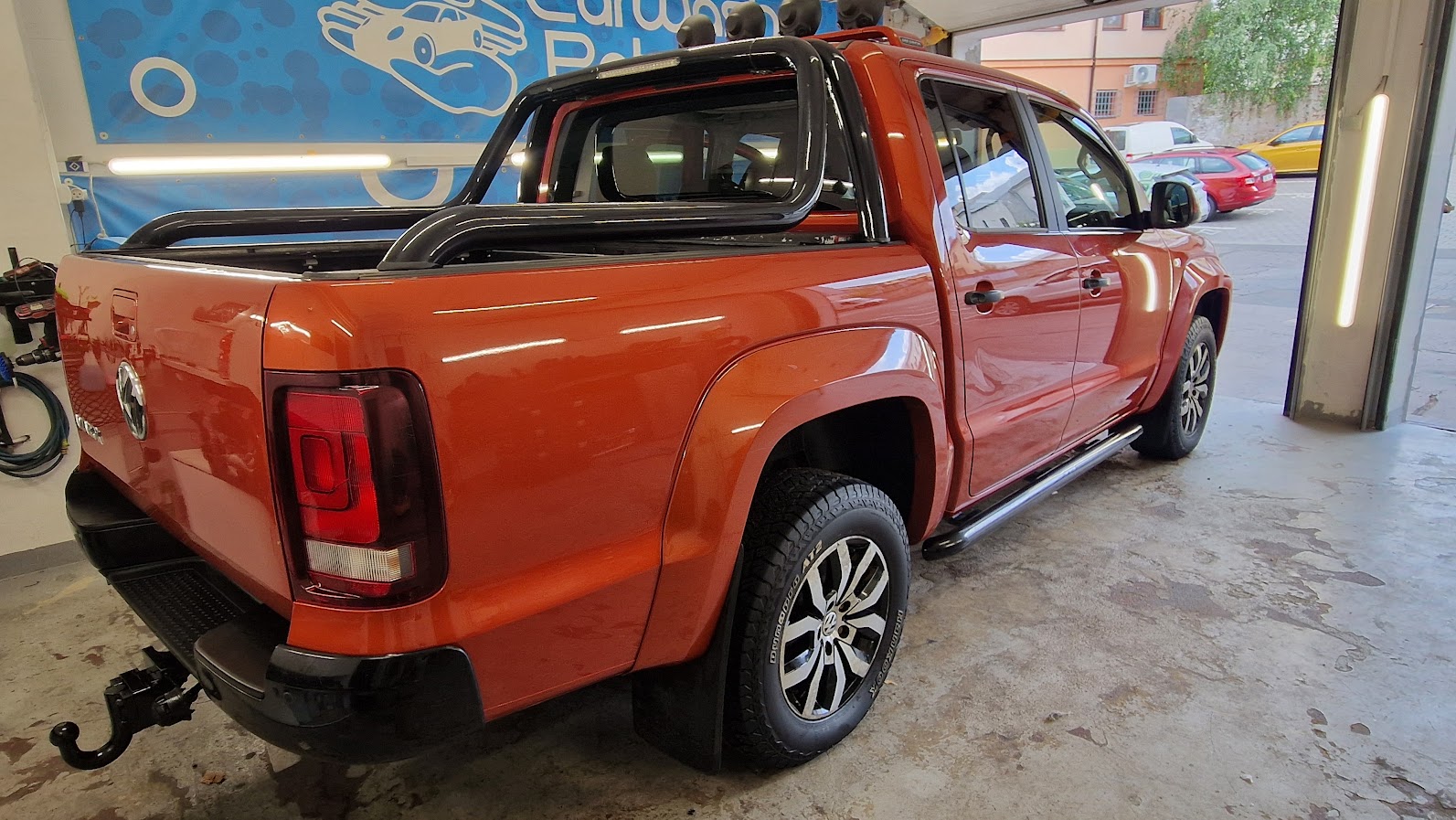 VW Amarok před detailingem — znečištěná karoserie